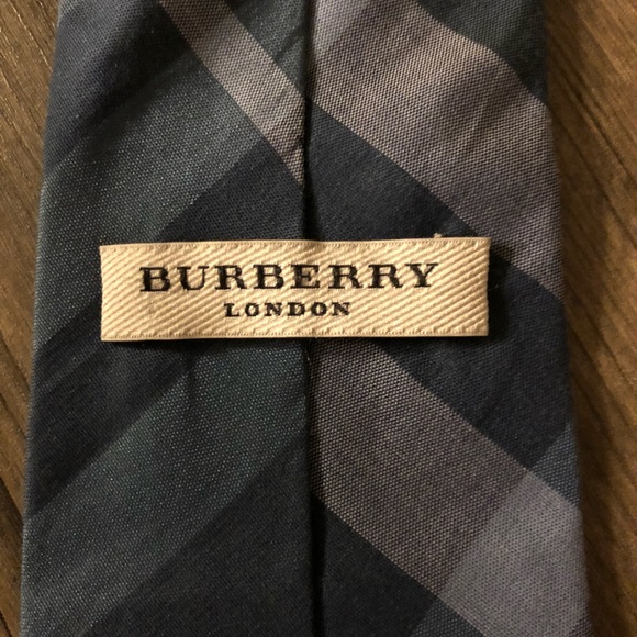 100% Authentic Burberry Tie - Picture 3 of 8
